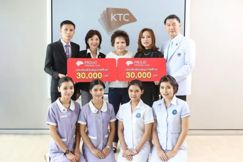 นางสาวสุดาพร จันทร์วัฒนากุล (กลาง) รองประ...