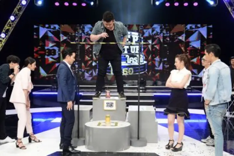 ทีวีไกด์: รายการ “STEP RIGHT UP ใครเก่ง...ใครได้ ให้เธอ!!!" “นิก-รณวีร์” เฮสนั่น!!! คว้าเงิน 2 หมื่นบาท มอบ “มูลนิธิบ้านนกขมิ้น”