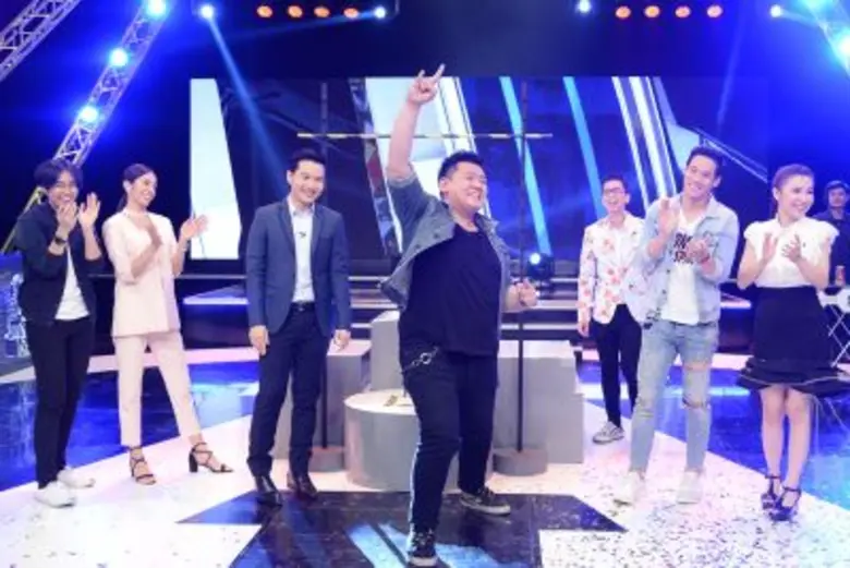 ทีวีไกด์: รายการ “STEP RIGHT UP ใครเก่ง...ใครได้ ให้เธอ!!!" “นิก-รณวีร์” เฮสนั่น!!! คว้าเงิน 2 หมื่นบาท มอบ “มูลนิธิบ้านนกขมิ้น”