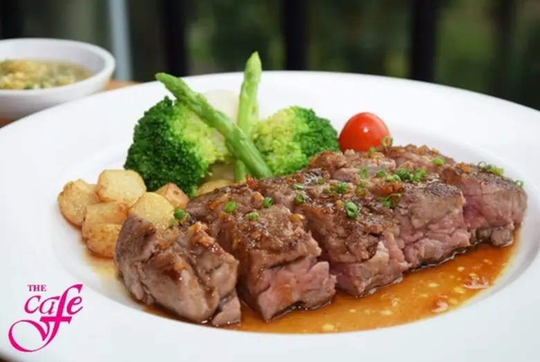 เชฟฝีมือดีจากห้องอาหาร เดอะ คาเฟ่ ของเราค...