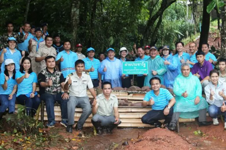 นายเสรี ศุภราทิตย์ ผู้ว่าการ การประปาส่วน...