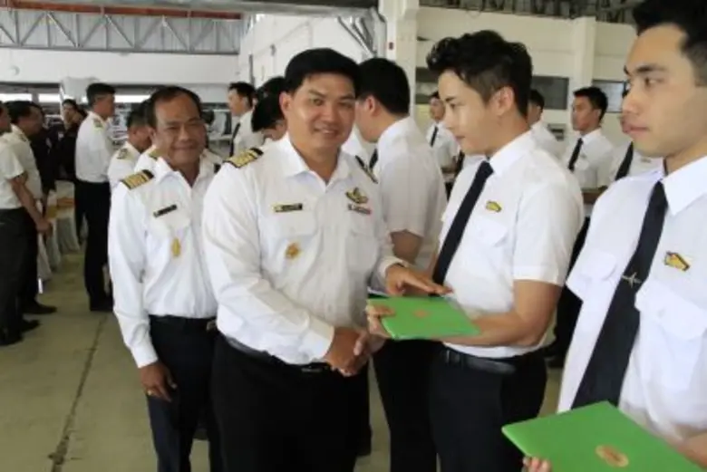 สถาบันการบินพลเรือน จัดพิธีประดับเครื่องหมายแสดงความสามารถในการบิน (ครึ่งปีก) ศิษย์การบินหลักสูตรนักบินพาณิชย์ตรี-เครื่องบิน รุ่นที่ 103
