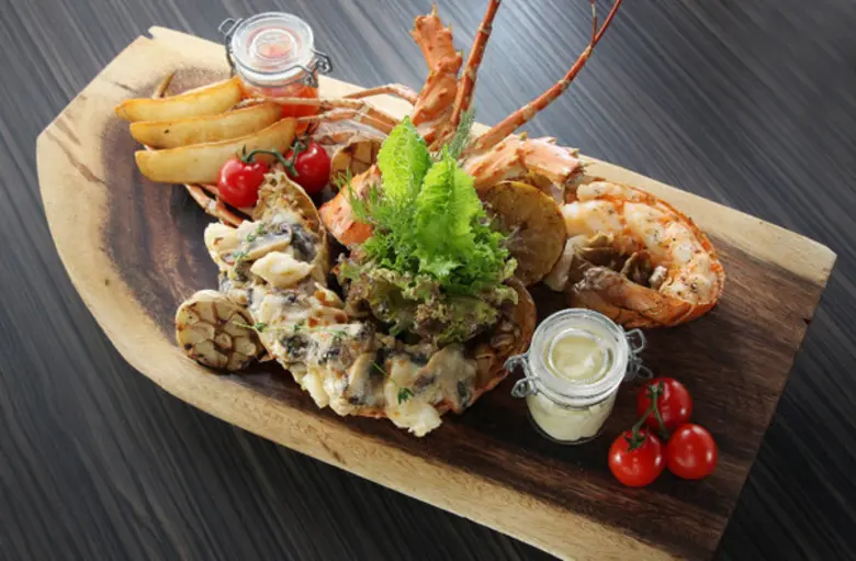 ห้องอาหารแฟลร์ และฮอไรซัน โรงแรมฮิลตัน พัทยา เสิร์ฟความอร่อยจากราชาแห่งทะเลใต้ 'ภูเก็ตล็อบสเตอร์’