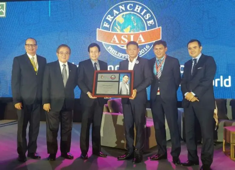 นายธนูศักดิ์ พึ่งเดช ประธานกรรมการกลุ่มบร...