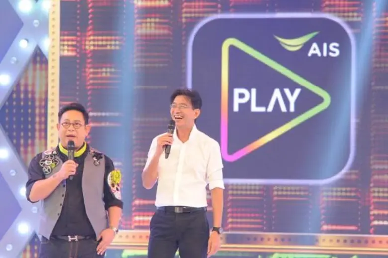 เอไอเอส จับมือ เจเอสแอล นำรายการวาไรตี้ที่ดังที่สุดของไทย มาสร้างใหม่ เฉพาะบนมือถือ กับ “กิ๊กดู๋ ท้าเงาเสียง” เวอร์ชั่น AIS PLAY เอาใจกลุ่มลูกค้าแมสทั่วประเทศ ให้ดูฟรี! ที่นี่ที่เดียว!