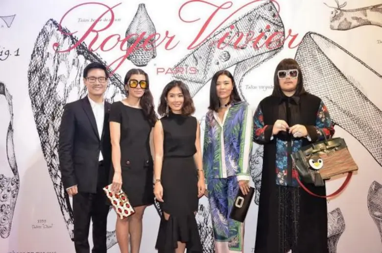 เซเลบฯ ตบเท้าเดินพรมแดง ชมนิทรรศการภาพสุดเอ็กคลูซีฟ ฉลอง 80 ปี “โรเฌร์ วิวีเยร์” ” แบรนด์รองเท้า-กระเป๋าระดับไฮเอนด์