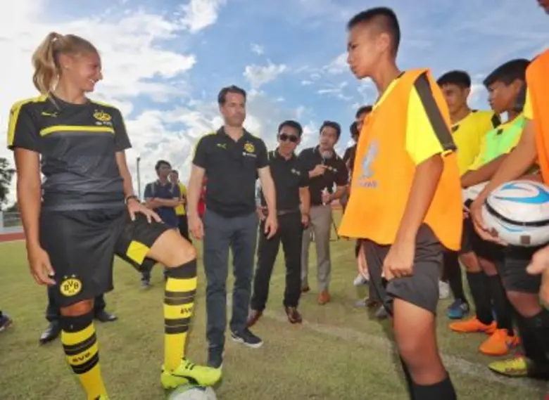 "ดอร์ทมุนด์-สุพรรณบุรี ฟุตบอล อะคาเดมี่" สร้างมิติใหม่พัฒนาฟุตบอลเยาวชนไทย