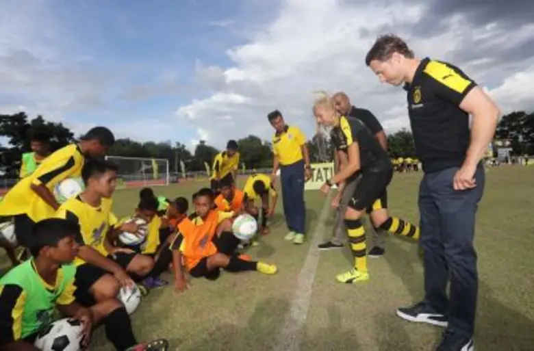 "ดอร์ทมุนด์-สุพรรณบุรี ฟุตบอล อะคาเดมี่" สร้างมิติใหม่พัฒนาฟุตบอลเยาวชนไทย