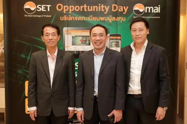 นายพีระพล วิไลวงศ์เสถียร (กลาง) ประธานเจ้...