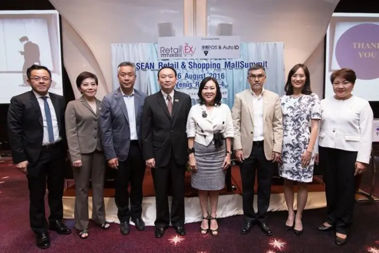 นายชาญชัย พันธุ์โสภา (ที่ 4 จากซ้าย) กรรม...