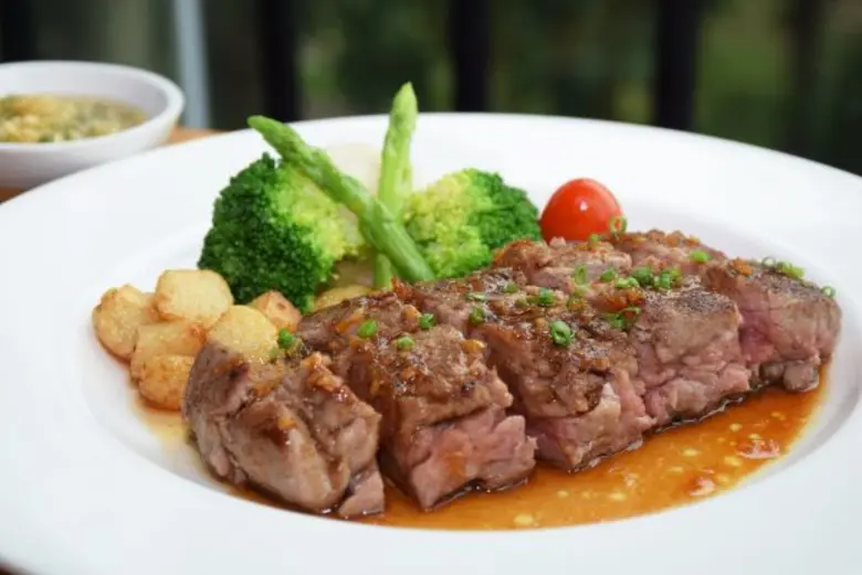 เชฟฝีมือดีจากห้องอาหาร เดอะ คาเฟ่ ของเราค...