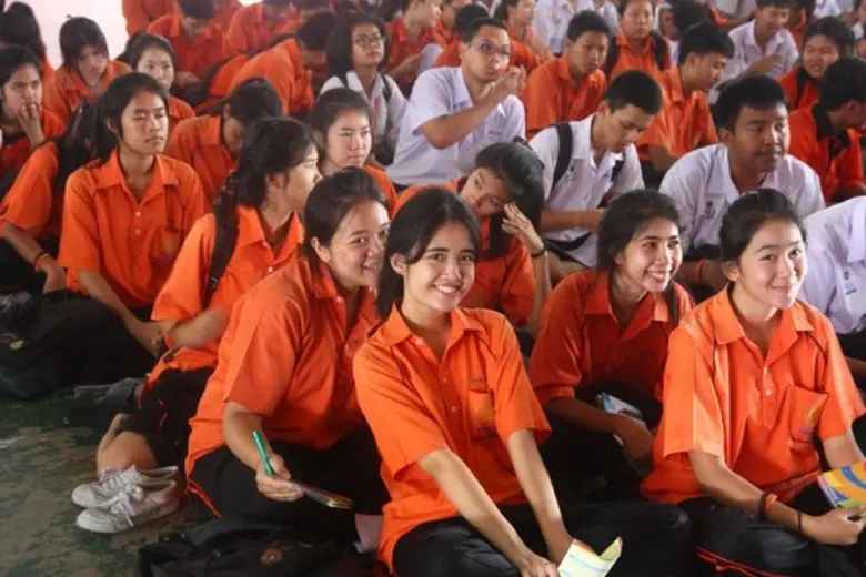 ทีมแนะแนวการศึกษา มรธ.สป. ลงพื้นที่ประชาส...