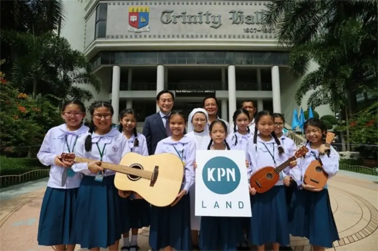 นายระวี ธาตุนิยม (ที่ 1 จากซ้าย) ประธานเจ...