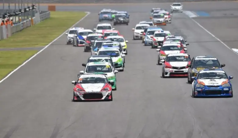 “โตโยต้า ทีมไทยแลนด์” สุดแกร่งคว้าอันดับ 1 และ 2 ในศึกมาราธอน “RAAT Thailand Endurance Championship International 2016” สนามบุรีรัมย์