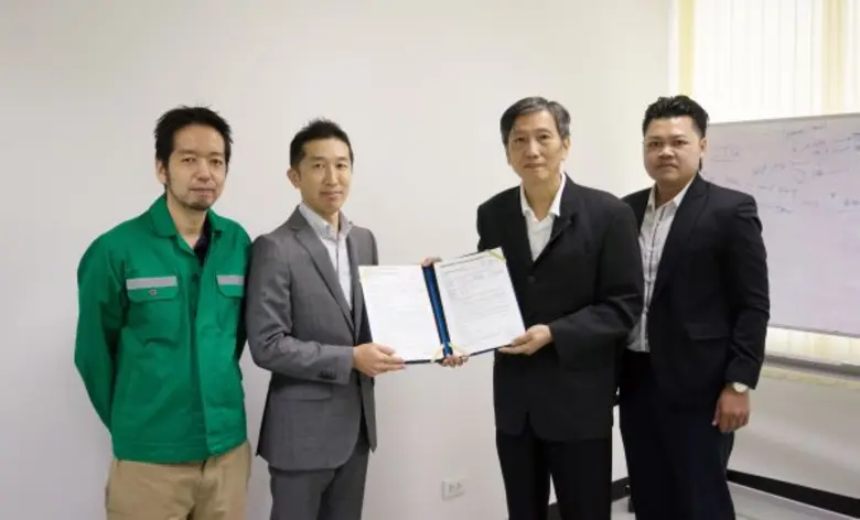 นายประมุข ธนะพรพันธุ์ (ที่ 2 จากขวา) ผู้ช...