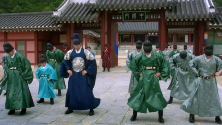 พัคโบกอม โชว์สเต็ปใน “Moonlight Drawn by Clouds” ช่อง 8 มือไว คว้าลงจอต่อ “Doctors”