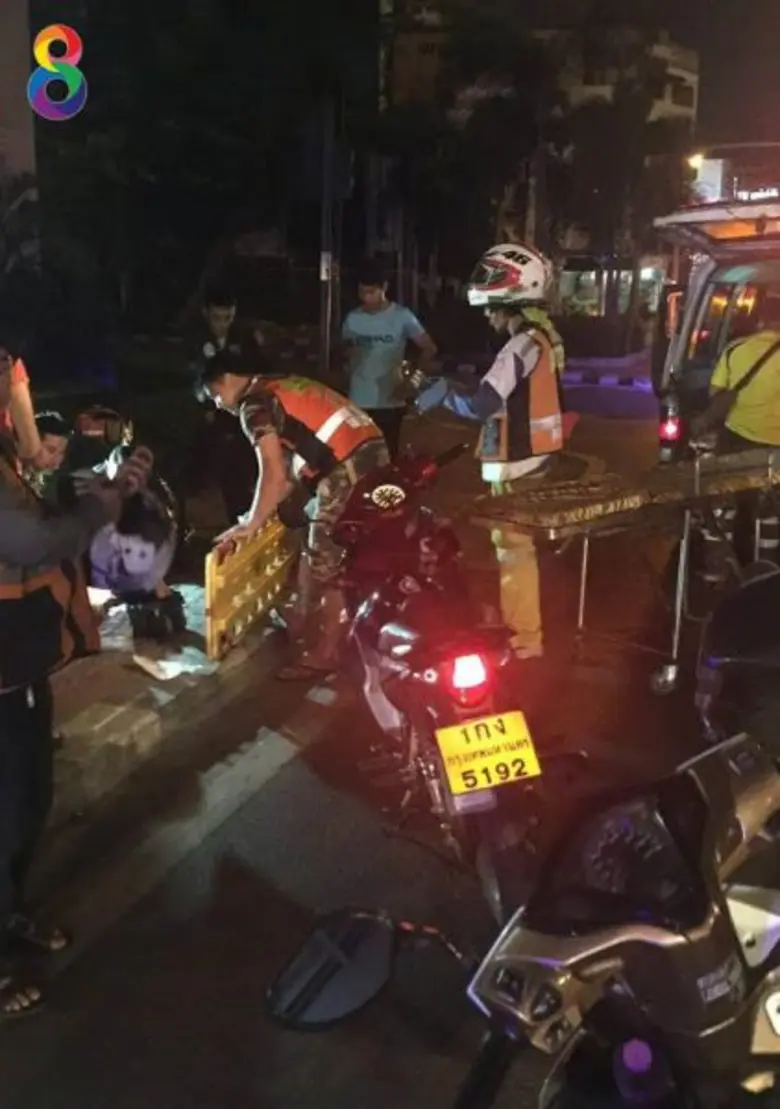 “ฟลุค-แอปเปิ้ล” ควบรถหรู ชน “มอเตอร์ไซค์” พังยับ ยัน! รับผิดชอบเต็มที่