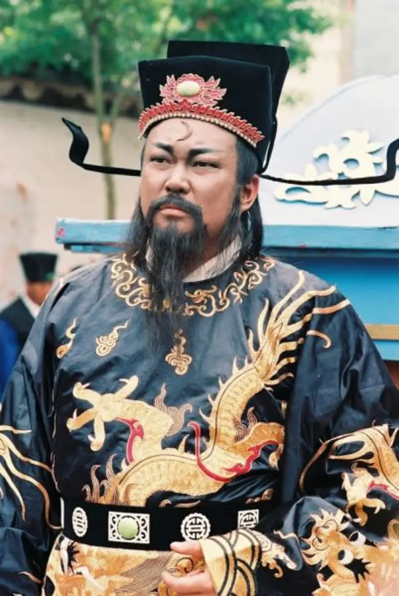 จางลั่ว ชายขายเนื้อผู้หยาบคายต้องตกมาเป็น...