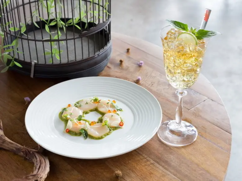 ปัจจุบันศิลปะในการรับประทานอาหารกำลังได้ร...