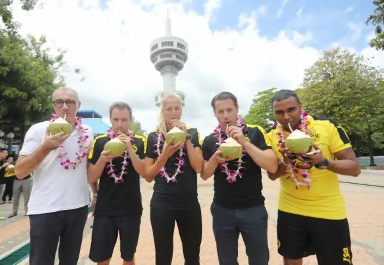 ลาร์ส ริคเคน ตำนานแข้งทีมชาติเยอรมนี ของส...