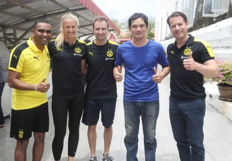 สโมสรโบรุสเซีย ดอร์ทมุนด์- ประมวลภาพกิจกรรม "ลาร์ส ริคเคน" เยือนสุพรรณบุรี