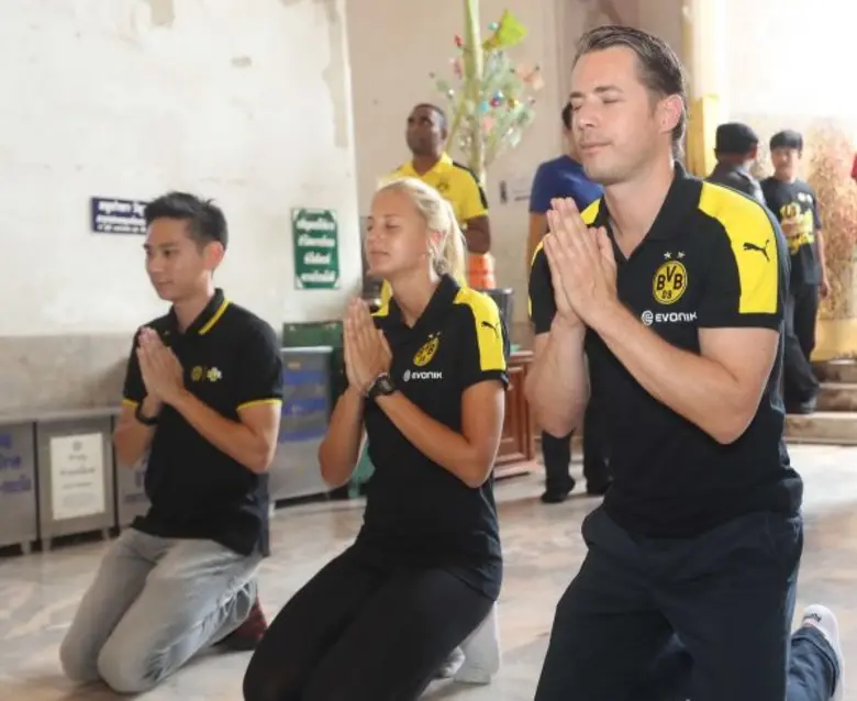 สโมสรโบรุสเซีย ดอร์ทมุนด์- ประมวลภาพกิจกรรม "ลาร์ส ริคเคน" เยือนสุพรรณบุรี