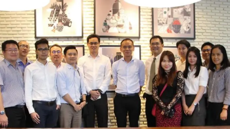 นายธัช ธงภักดิ์ กรรมการผู้จัดการ ดร.พงศ์ธ...