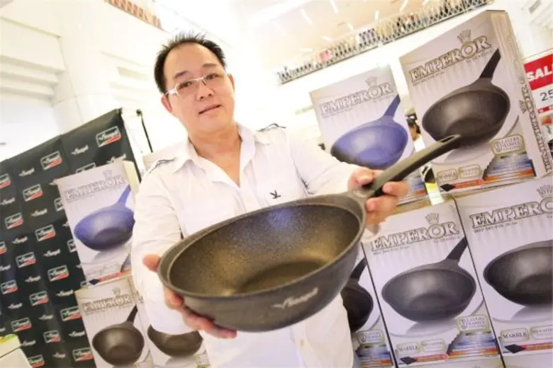 นายพงษ์พัฒน์ วรรัตนธรรม ผู้อำนวยฝ่ายขาย บริษัท ไทยส...