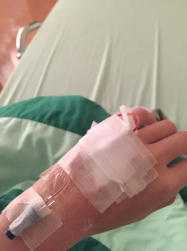 “ ฟ้าใส-อรจิรา ” ถูกหามส่งโรงพยาบาล ด้วยโรคลำไส้อักเสบ เจ้าตัวหวั่นเป็นมะเร็งลำไส้