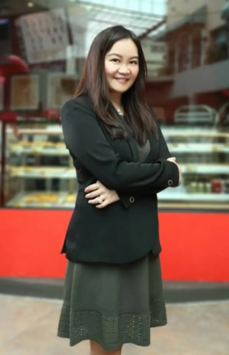 หลังจากเปิดร้านคริสปี้ ครีม และร้านพาย เฟ...