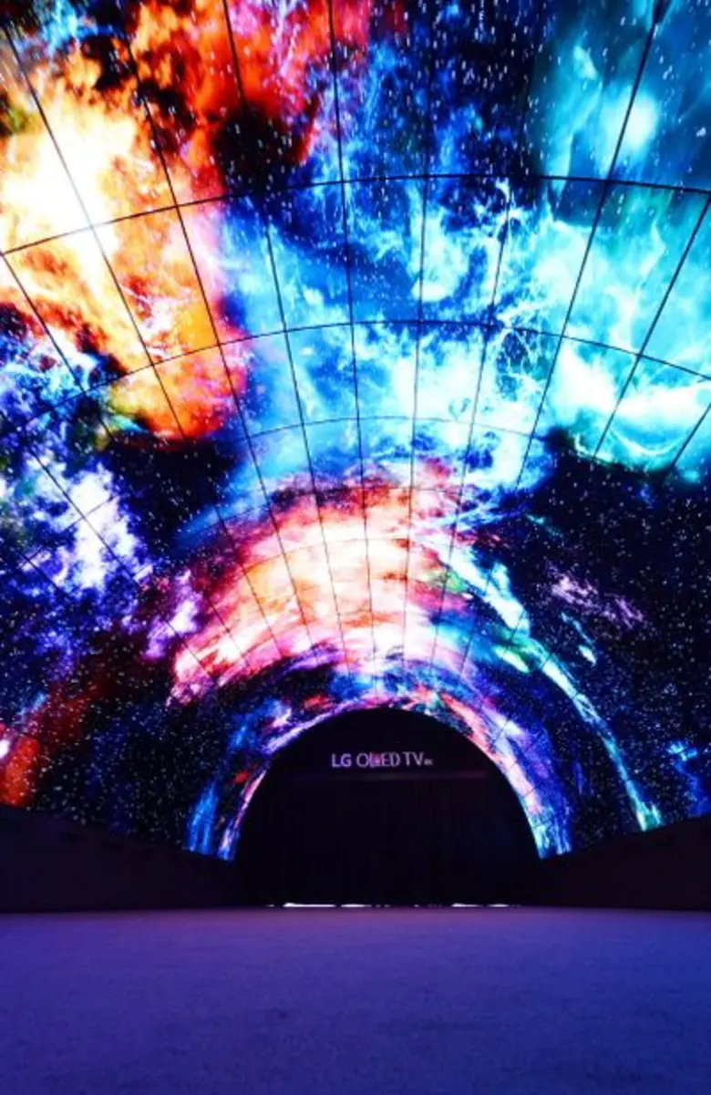 แอลจีเผยโฉมหน้าจอ OLED Tunnel ที่ใหญ่ที่ส...