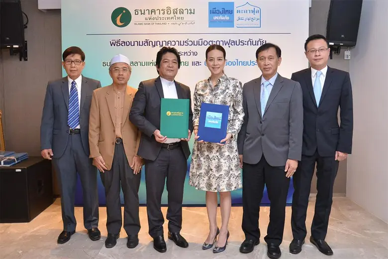 นางนวลพรรณ ล่ำซำ กรรมการผู้จัดการ และประธ...