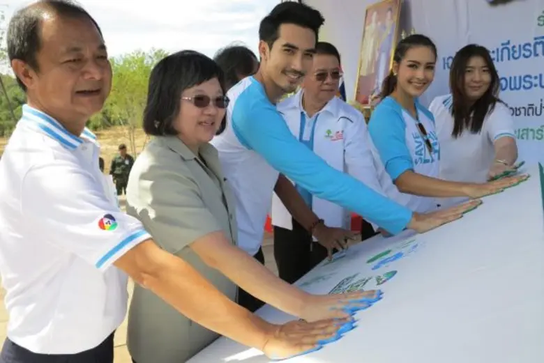 “บิ๊กเอ็ม-เซฟฟานี่” นำทีมนักแสดง ช่อง 7 สี ค่ายผู้ผลิต และตัวแทนคนในพื้นที่ ปลูกป่า 60 ไร่ ในกิจกรรม “ปันรัก คืนผืนป่า สู่ผืนดิน” โดยโครงการ 7 สีปันรักให้โลก