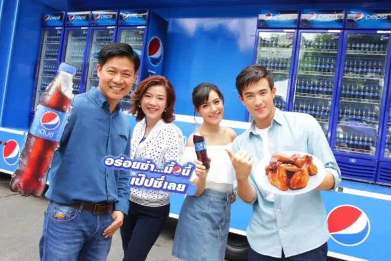 เครื่องดื่ม "เป๊ปซี่" โดย บริษัท เป๊ปซี่-...