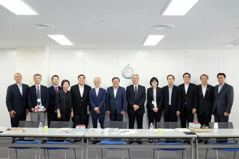 นายมนัส แจ่มเวหา ประธานกรรมการธนาคารเพื่อ...