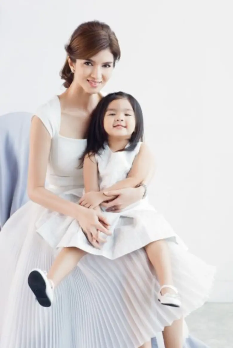 Gossip News: โบ แวนดา - เจี๊ยบ ลลนา สองสาวสวยสตรอง ร่วมเปิดตัวผลิตภัณฑ์ซักผ้าดาวน์นี่ แชร์มุมมองความสวยและเก่งในแบบตัวเอง