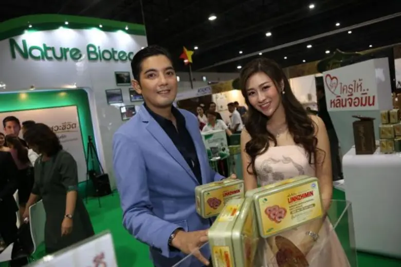 “หนุ่ม – ศรราม” ควงคู่ “แพทตี้” เผยเคล็ดลับสุขภาพดีจาก “หลินจือมิน”