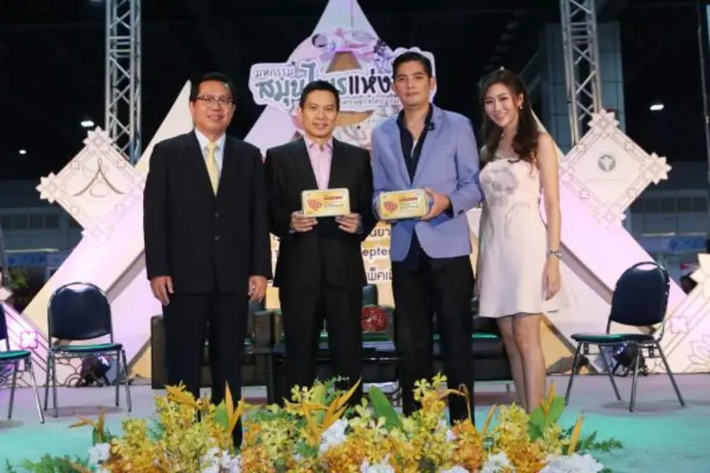 คุณชูพงษ์ เลาหะพรสวรรค์ (ที่ 2 จากซ้าย) ป...