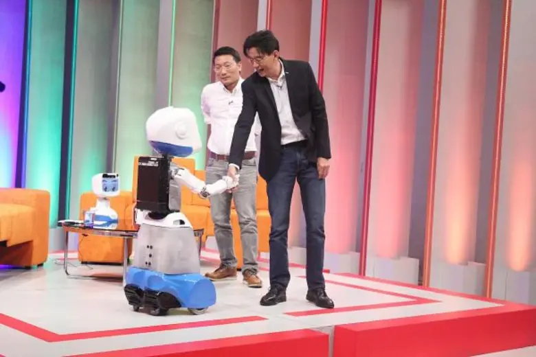 ทีวีไกด์: รายการ "เจาะใจ" ซีอีโอแห่งโลกอนาคต ผู้นำหุ่นยนต์สร้างชาติ “เฉลิมพล ปุณโณทก”