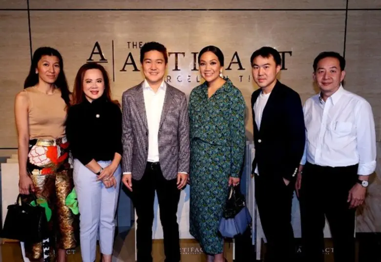 กฤษณะ ถนอมทรัพย์ (กลาง) ประธานเจ้าหน้าที่...