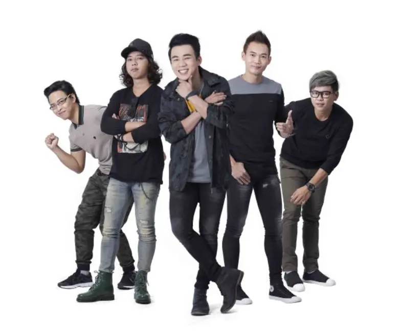 ข่าวซุบซิบ: Rsiam เส้นเล็ก  อาร์สยาม / ยิ้ม อาร์สยาม