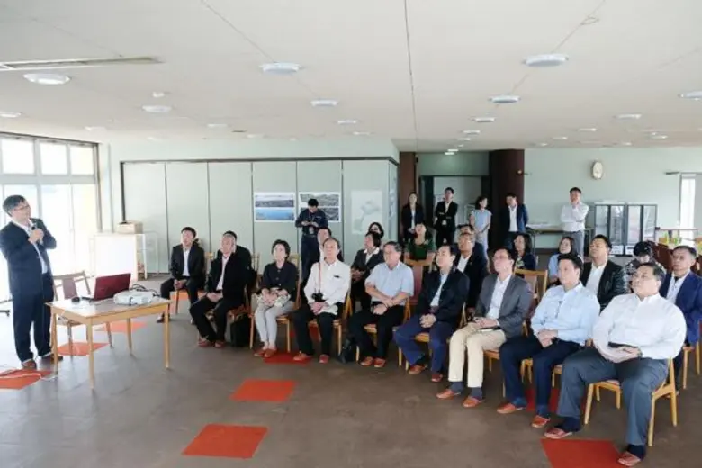 นายมนัส แจ่มเวหา ประธานกรรมการธนาคารเพื่อ...