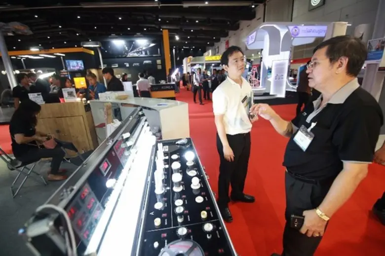 Thailand Lighting Fair 2016 สยายปีก เติบโต 30% คึกคักรับเทรนด์แสงสว่างอัจฉริยะ ทะยานสู่ผู้นำแห่งอาเซียน