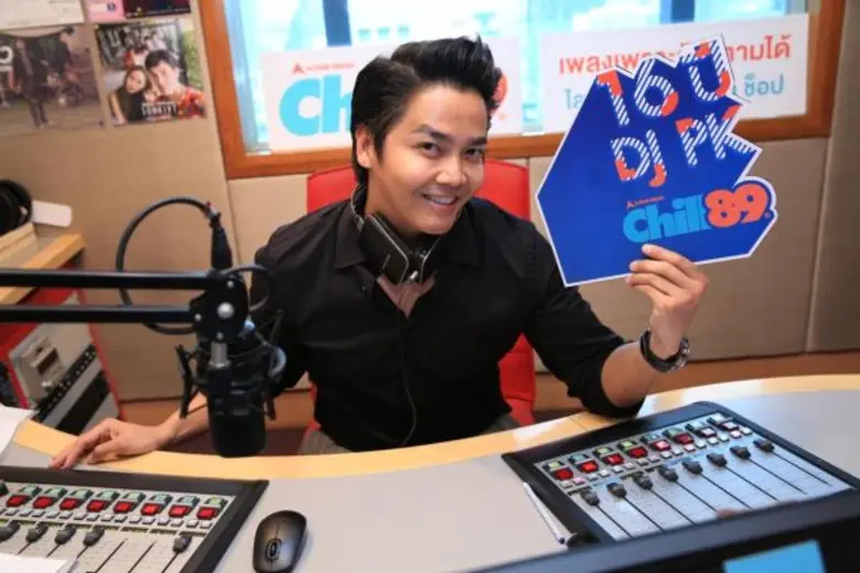 ดีเจ.พีเค แฮปปี้ !! ดีเจ.เจ็ม-ดีเจ.ปอ ยกโขยงชาว เอ-ไทม์ บุกยินดีแน่นห้องจัดรายการ ชิล เอฟเอ็ม 89