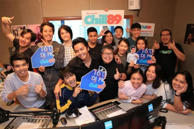 ดีเจ.พีเค แฮปปี้ !! ดีเจ.เจ็ม-ดีเจ.ปอ ยกโขยงชาว เอ-ไทม์ บุกยินดีแน่นห้องจัดรายการ ชิล เอฟเอ็ม 89