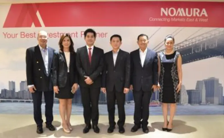 นายวีระพล ไชยธีรัตต์(ที่3จากขวา) กรรมการผ...