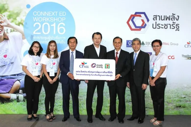 ธานินทร์ บูรณมานิต (กลาง) กรรมการผู้จัดกา...