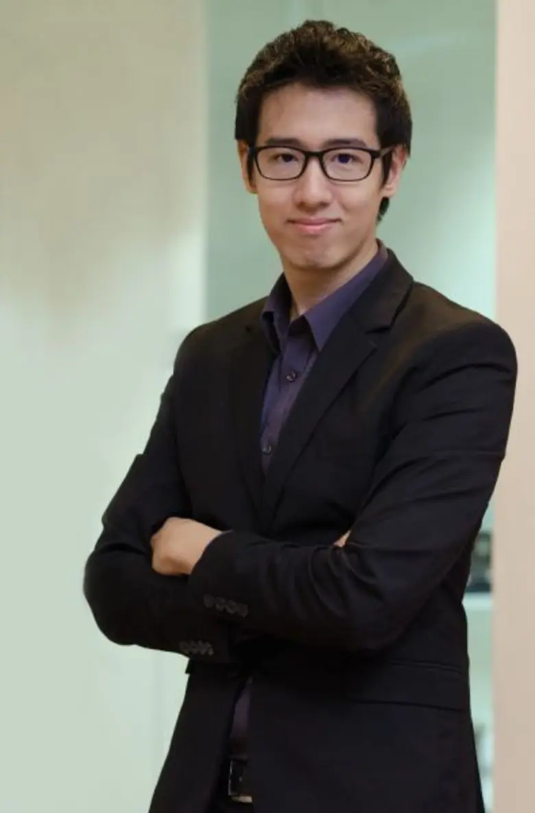 นักศึกษา มจธ. ผู้พัฒนาเว็บไซต์ Refinn ชี้ปัจจุบันคนไทยที่ลงทุนมีไม่ถึงร้อยละ 10 แต่คน ไทยที่เป็นหนี้สูงถึงร้อยละ 90 อย่าเพิ่งพูดว่าจะลงทุนอย่างไรให้รวยเลย หาทางปลดหนี้ให้เร็วก่อนดีกว่า