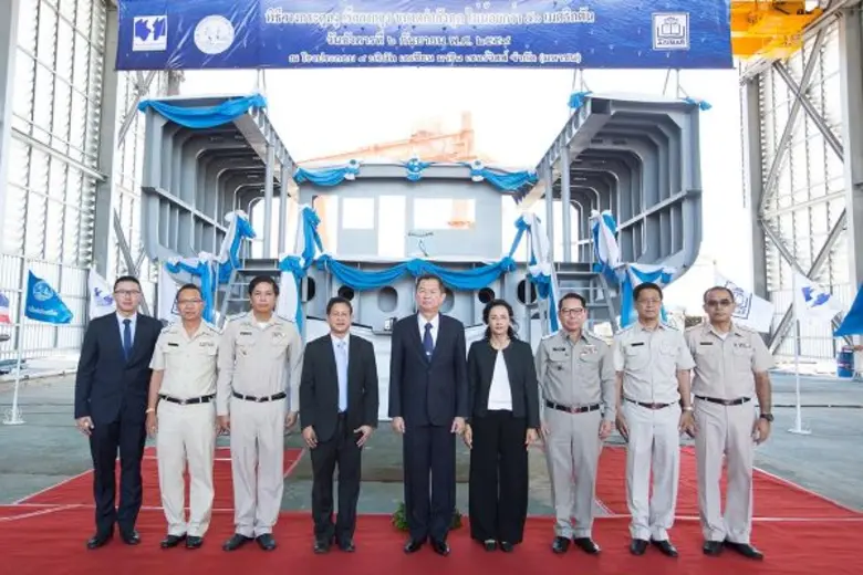 นางวรวรรณ งานทวี (ที่ 4 จากขวา) กรรมการผู...