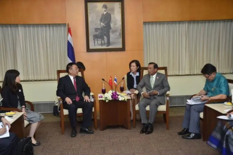 พลเอก ฉัตรชัย สาริกัลยะ รัฐมนตรีว่าการกระ...